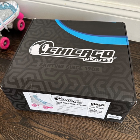 CHICAGO SKATES CRS120 Girls Junior Glitter Light Up Quad Roller Skate Size 1 - Picture 11 of 12